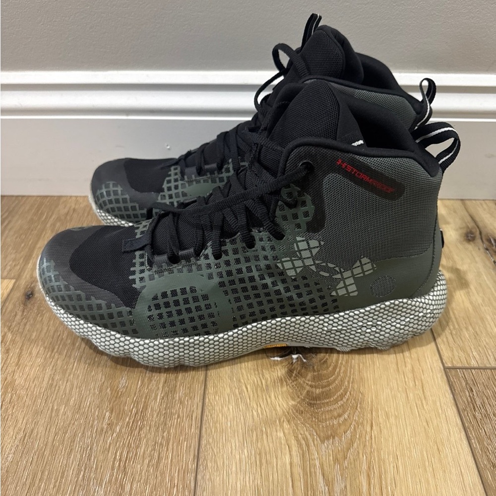 Under Armour Men's Black and Olive Green Performance Boots - Picture 2 of 5